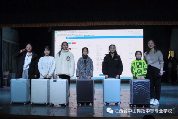 1642149437843952.jpg 1642145083308002755.jpg